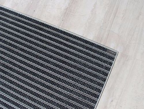 现在家里铺怎样的地毯好打理,现在还有人客厅放地毯么