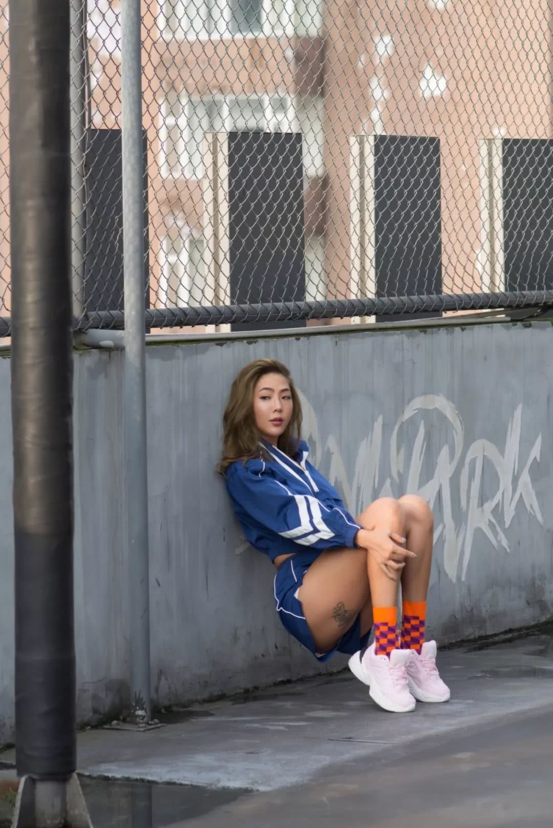 热爱生活滑板女孩,热爱健身极限运动的女孩