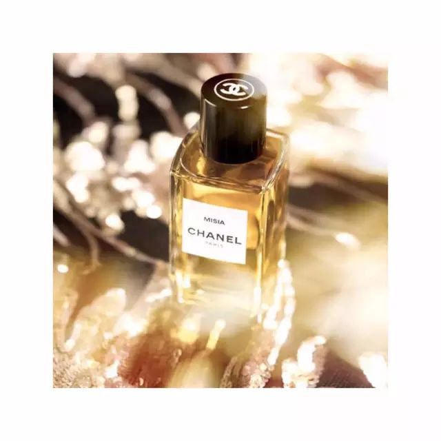 闻香识女人中提到的香水品牌,闻香识女人讲了一个什么故事