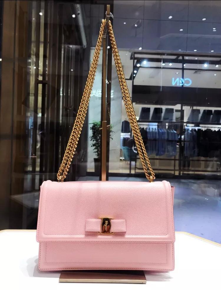 娜扎穿衣搭包包,30多个包包