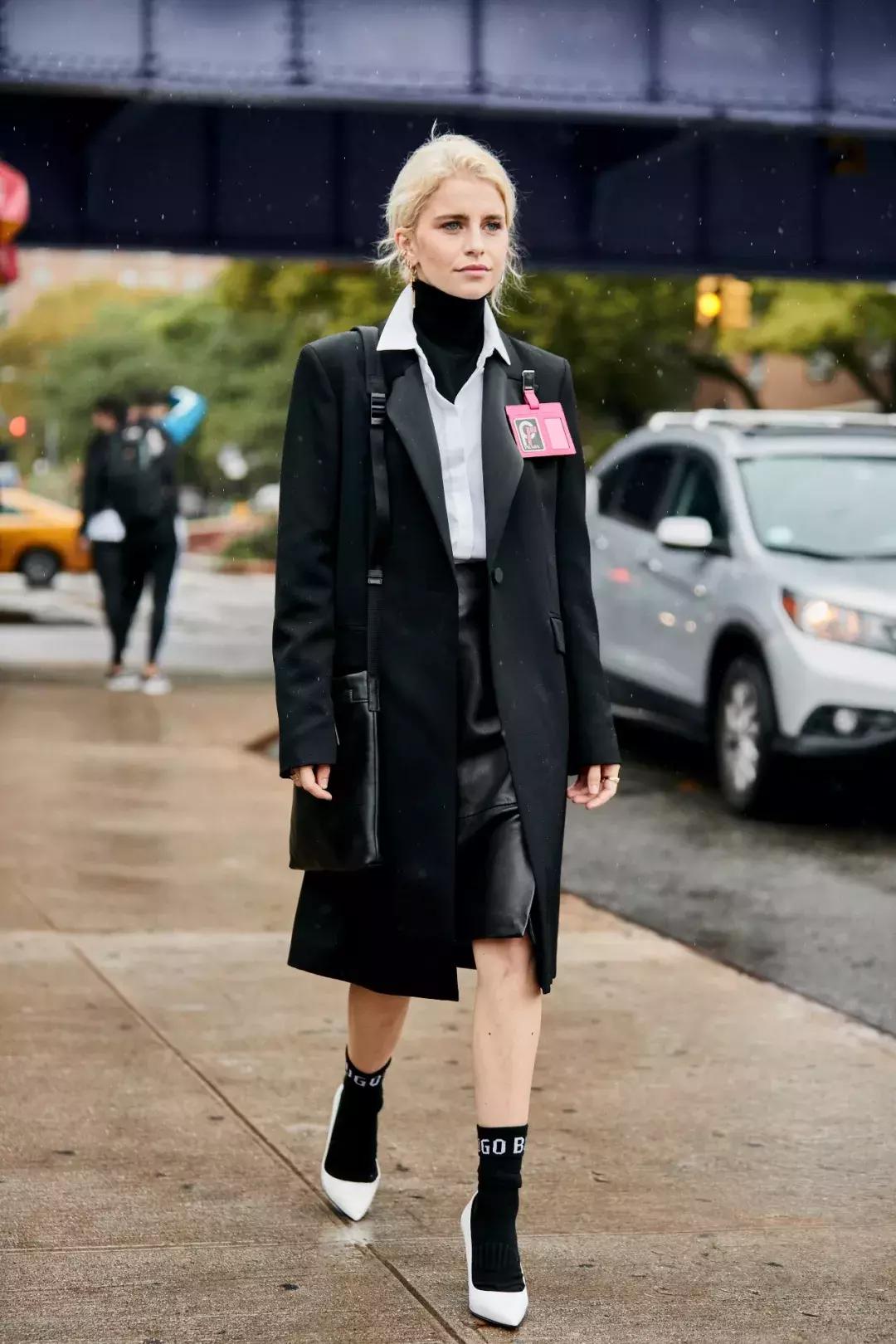 男士黑色羽绒服配什么打底衫,黑羽绒服大衣配什么打底衫