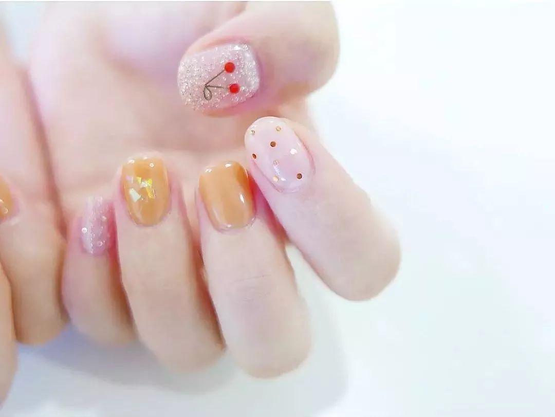 粉嫩渐变果冻唇,无美颜无滤镜的果冻甲