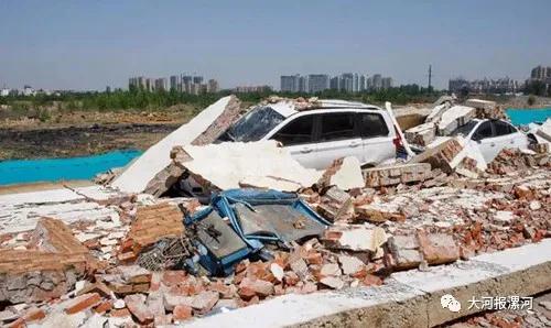 树倒墙塌人被困…漯河突发多起事故，交警城管紧急出动