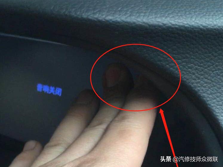 本田显示屏触屏没反应,本田仪表盘异响滋滋的怎么解决