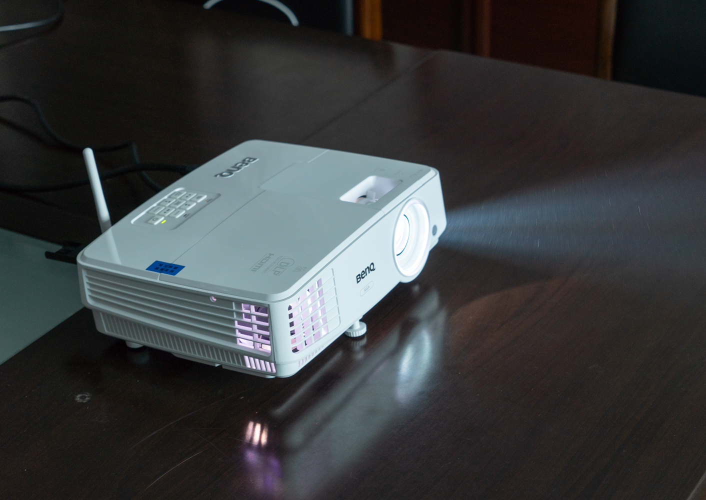 明基e500投影仪换灯泡划算吗,明基e500s投影仪多少钱一台