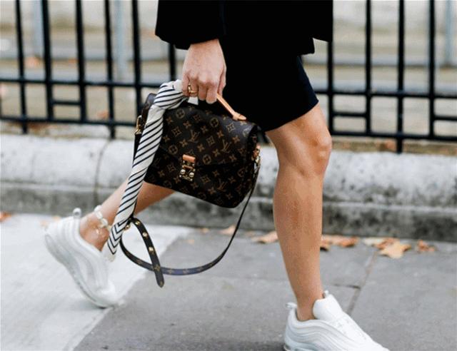 跨越半世纪的经典搭配王丝巾，这都当衣服穿了？