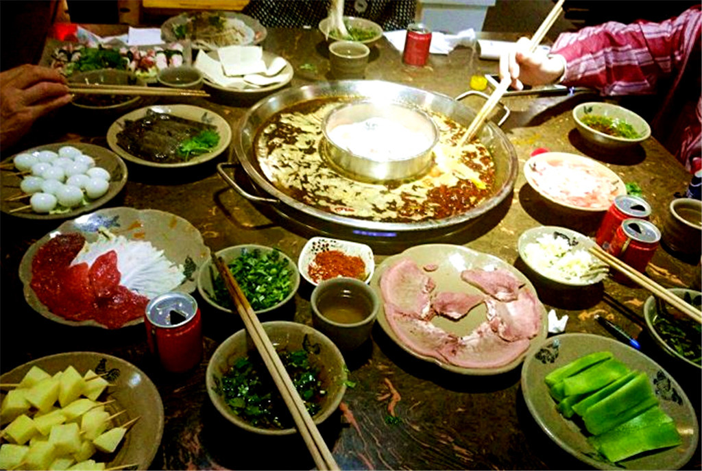 成都高新区正宗牛油火锅菜品,很正宗的成都火锅