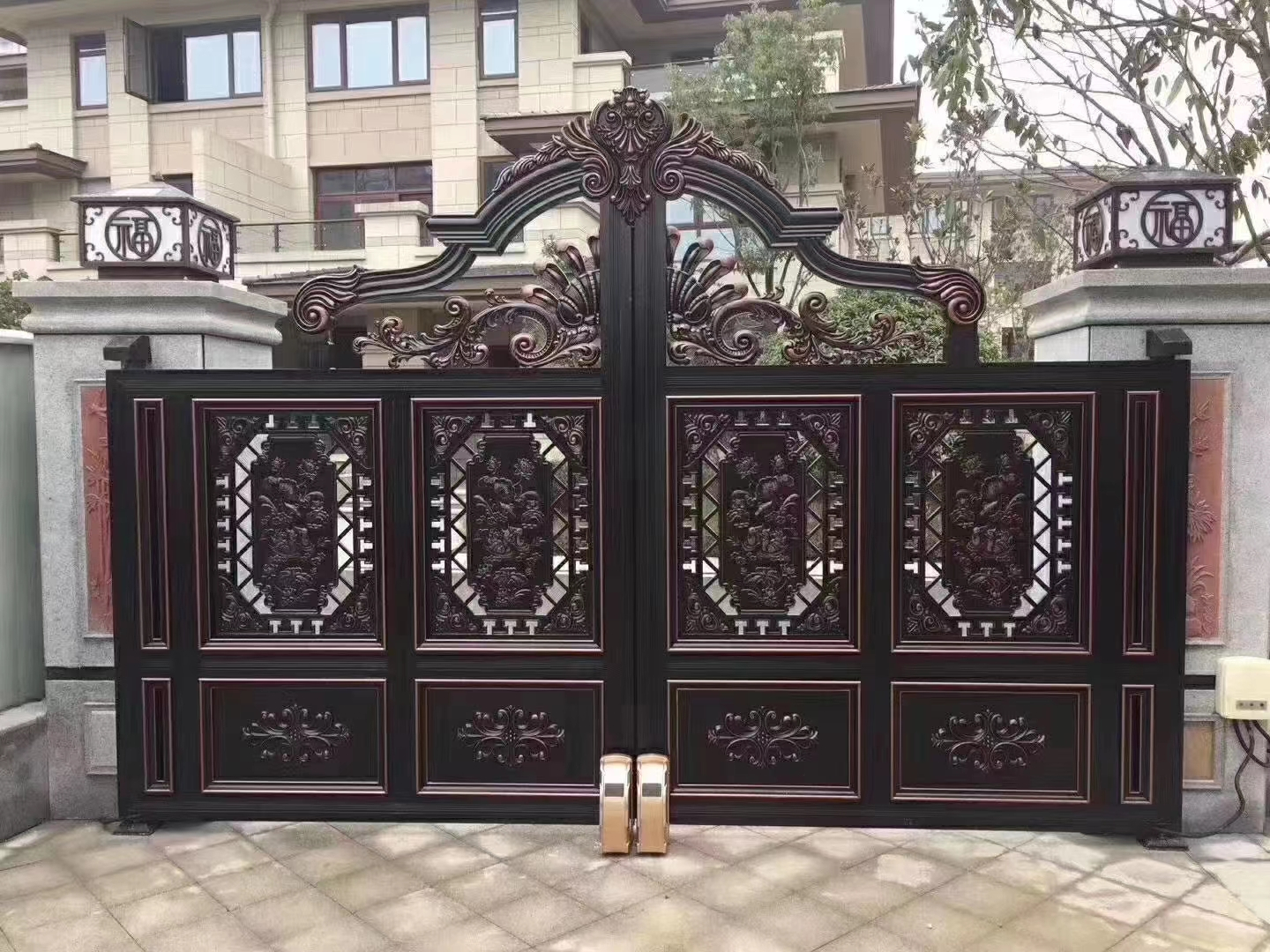 双开铝艺大门安装,双开铝艺大门