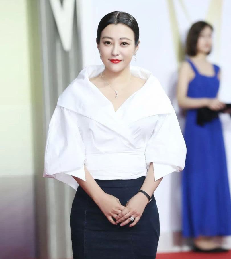 3次被“爱情”抛弃，因“全裸”出镜一举成名，如今成为单亲妈妈