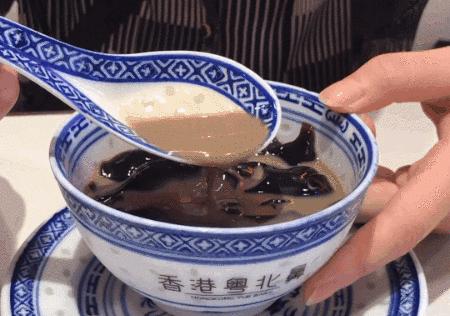 吃甜品就吃老字号龟苓膏,龟苓膏和甜品哪个好吃