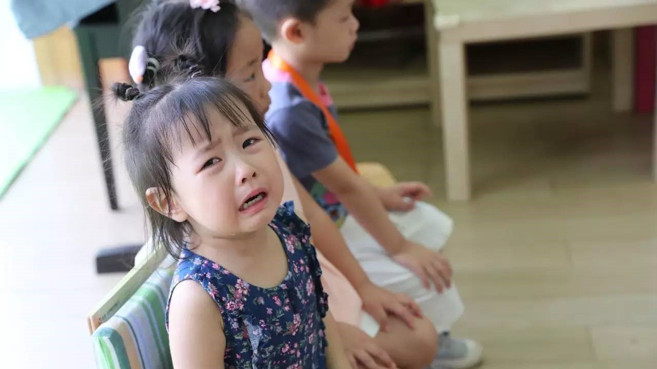 孩子上幼儿园性格变暴躁怎么回事,小孩上幼儿园后回家脾气暴躁爱哭