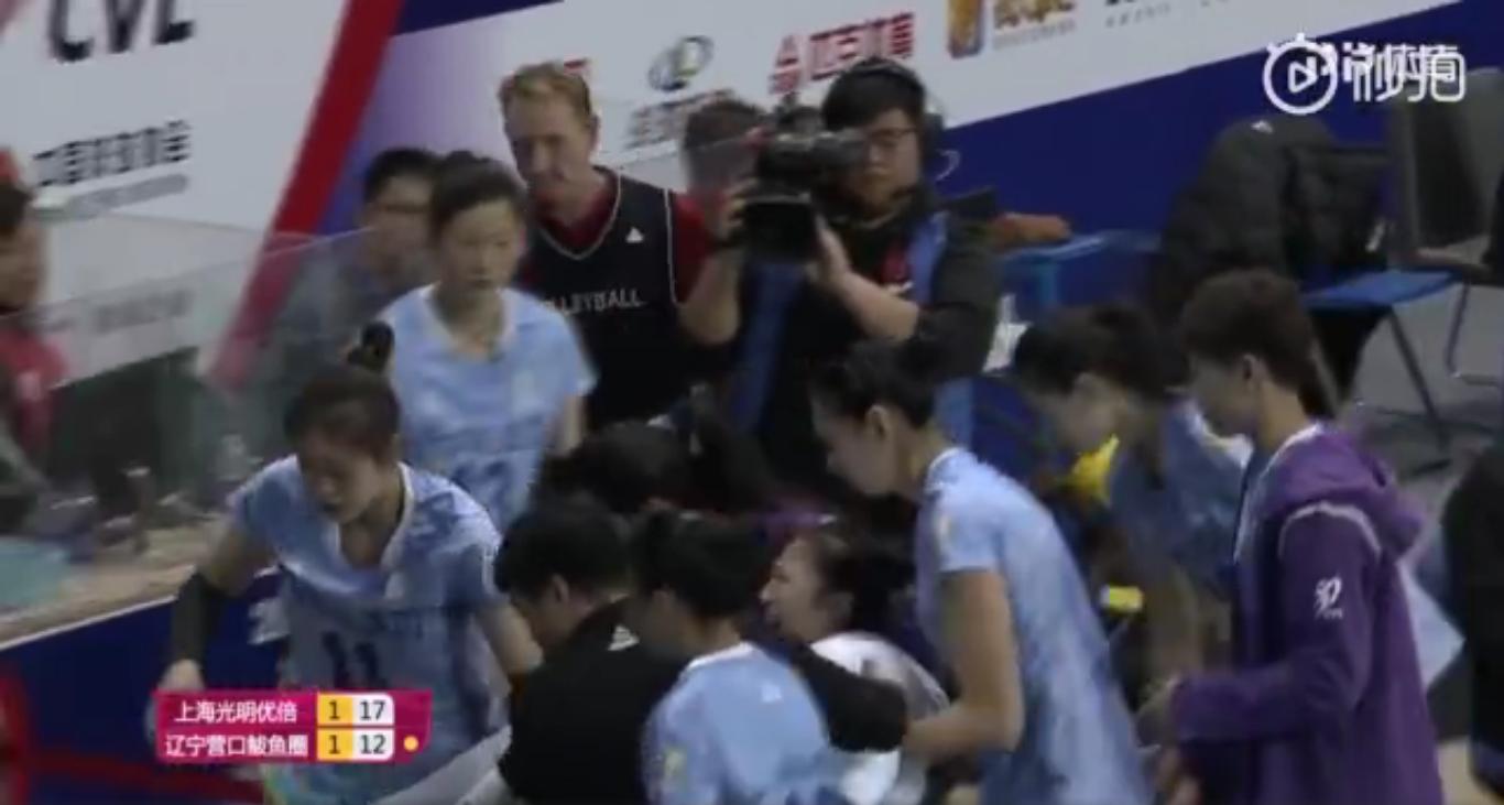 丁霞崴脚受伤全过程视频,丁霞最新排超消息