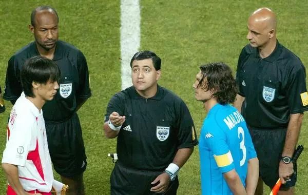 史上最让人震惊的足球比赛,足球看似实力悬殊的比赛却爆冷