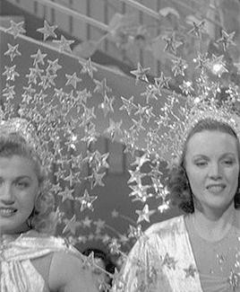 首位全裸出镜,这好莱坞*星艳**竟是wifi之母《*物尤**:海蒂·拉玛传》