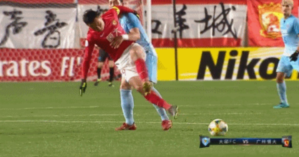 3次重大争议！大邱公然“戏耍”恒大，主裁判充耳不闻还黄牌以待