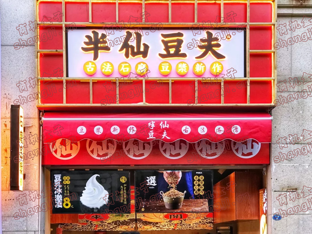 排队两小时就为了买一杯茶颜悦色,排队2小时一杯的奶茶