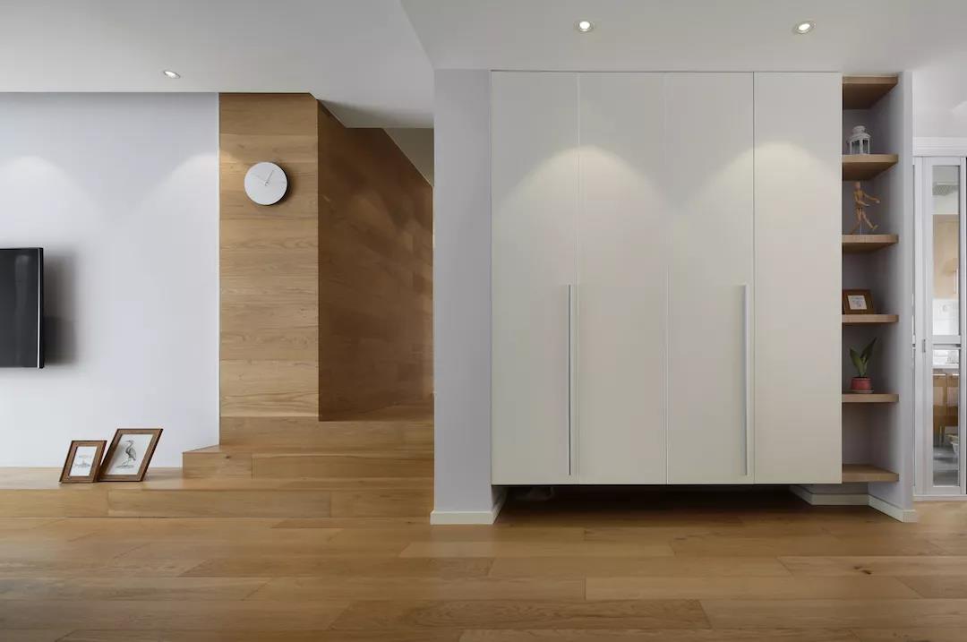 越来越多的人装修不做电视背景墙,越来越多人家里装修都不铺瓷砖