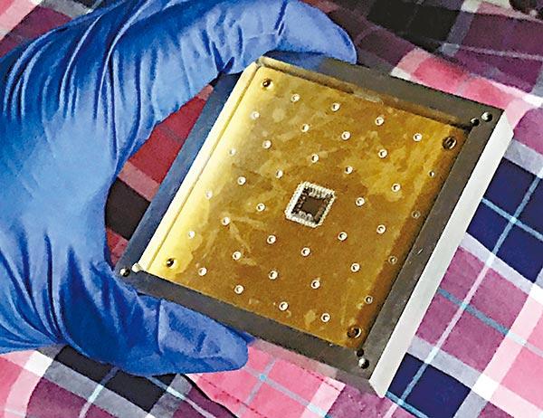 量子计算机是光刻机么,世纪之光科技实业有限公司