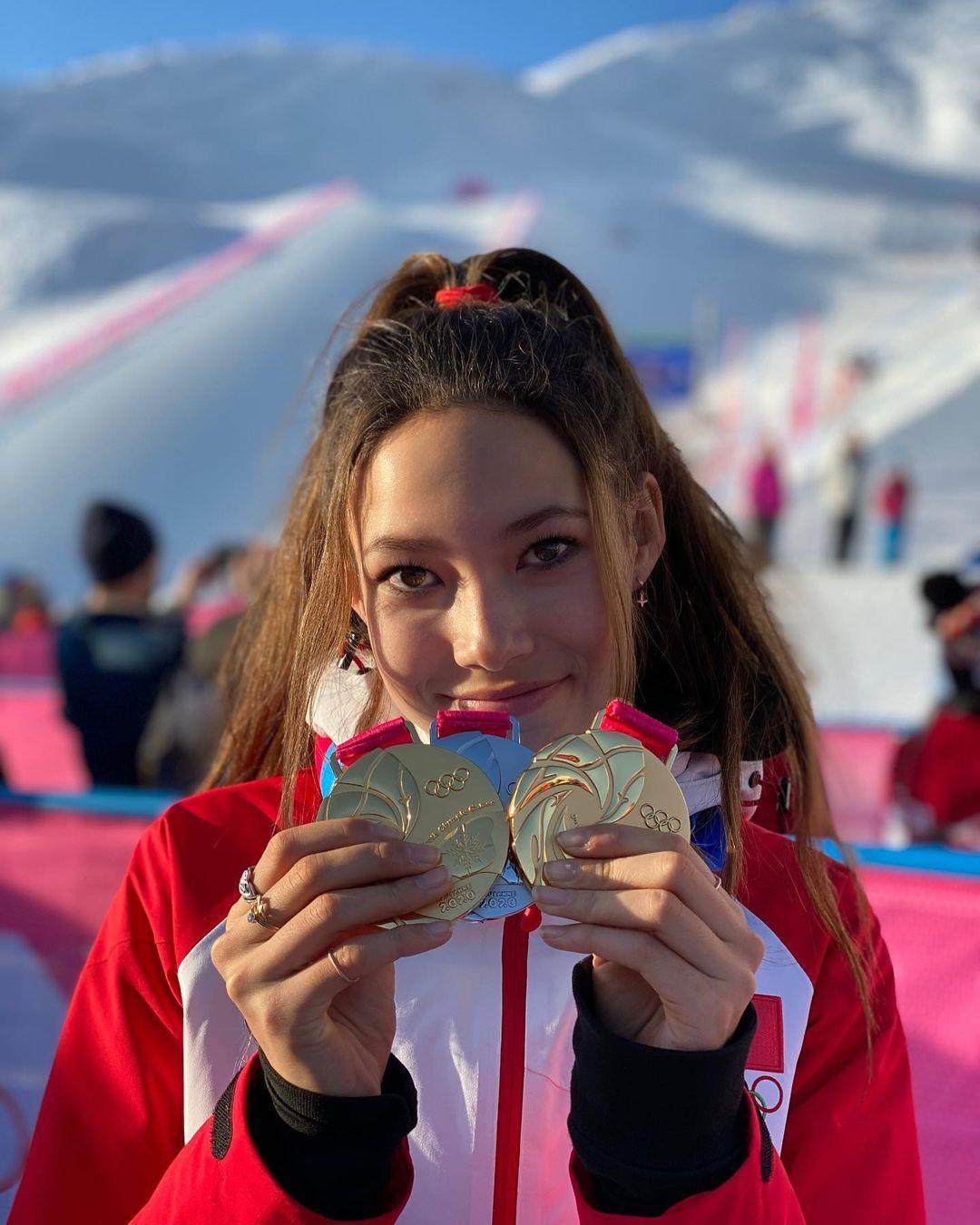 爽文般人生！天才学霸+世界冠军+绝美模特，17岁中美混血女孩火了