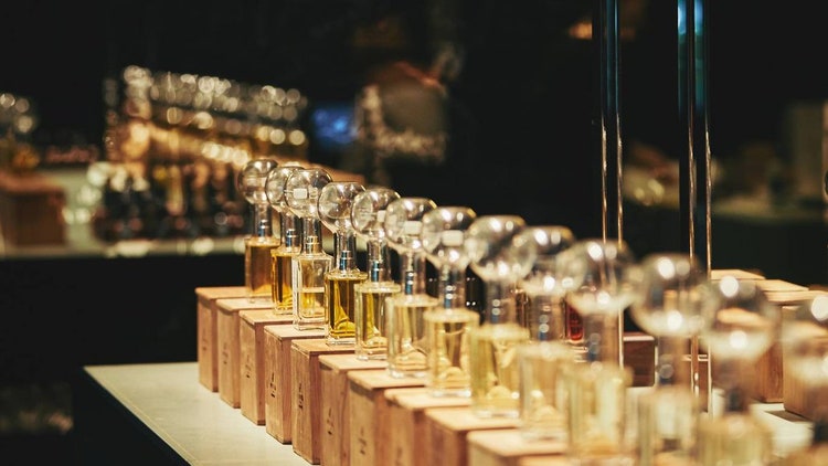 总裁夫人紫色绣球花透露花语，张大奕什么都能打版，唯独香水不行