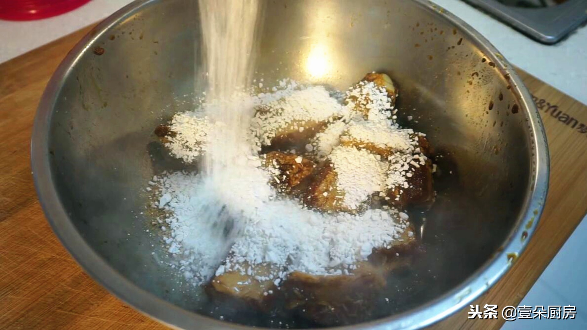 怎样用电饭锅不加一滴水炖排骨,如何用电饭煲做排骨好吃