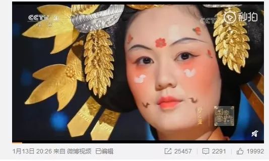 玉手青丝美女图片,一袭白衣清冷出尘的古风美人