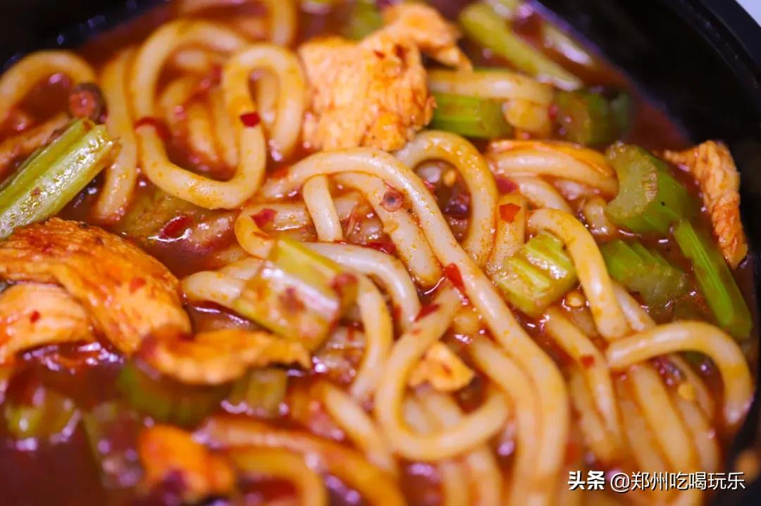 上头！爆辣*疆新**炒米粉，飙泪也想嗦完