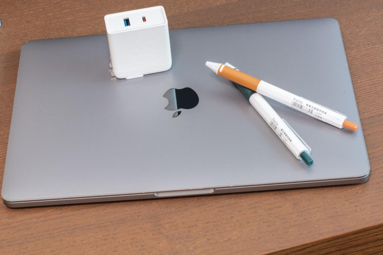 aigo便携式移动电源,aigo大容量移动电源