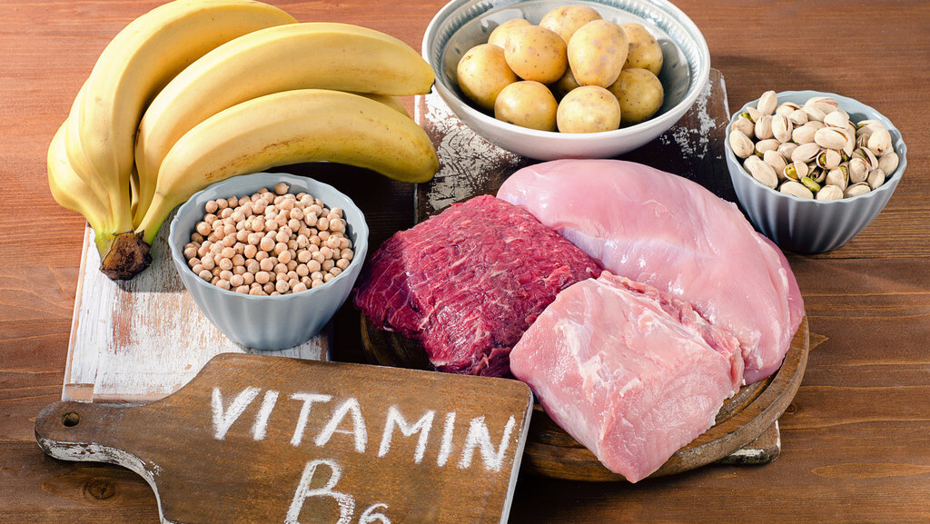 身体干脱皮吃什么食疗好,手脚干燥是缺乏什么引起的