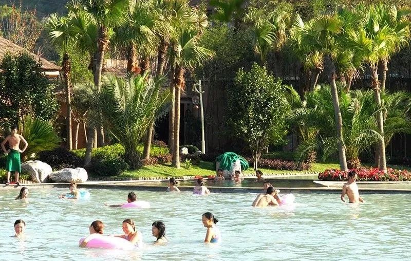 成都3-5天看雪泡温泉自驾游,成都周边泡温泉看雪景