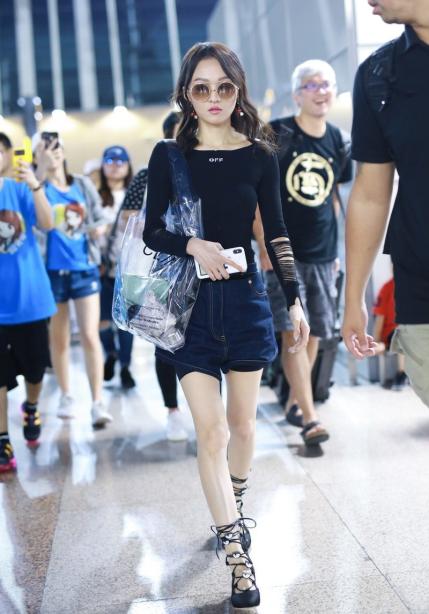 张韶涵露脐装穿搭,张韶涵背的包