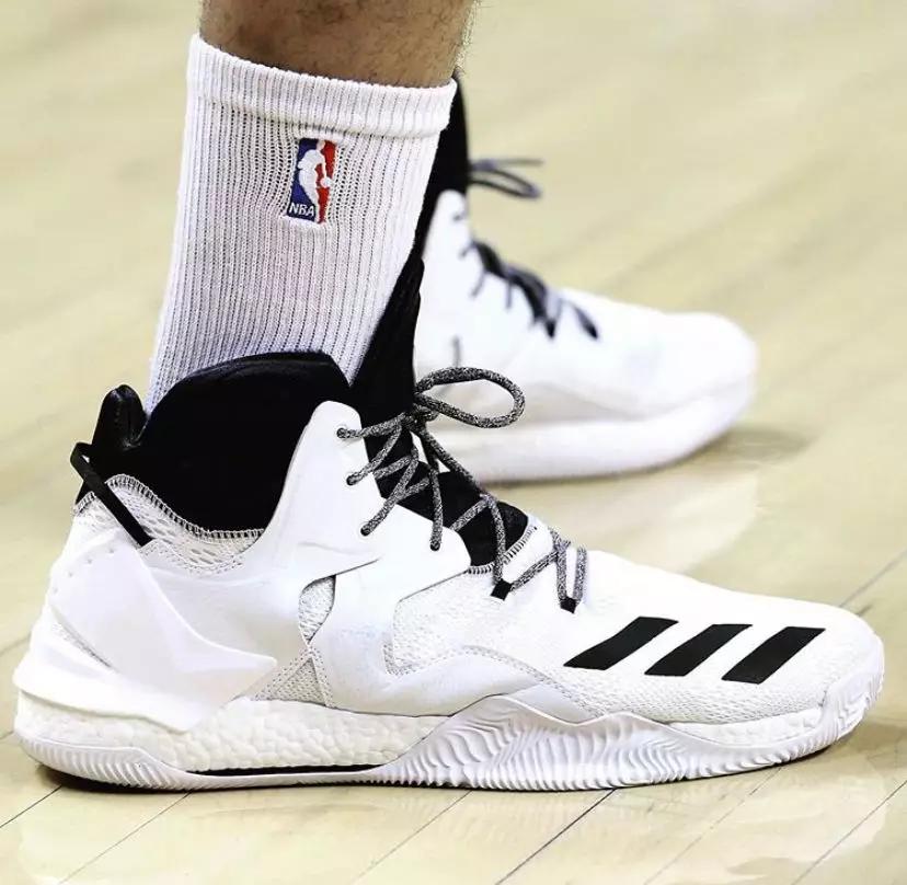 nba球星上脚字母哥5代,字母哥今日上脚球鞋配色