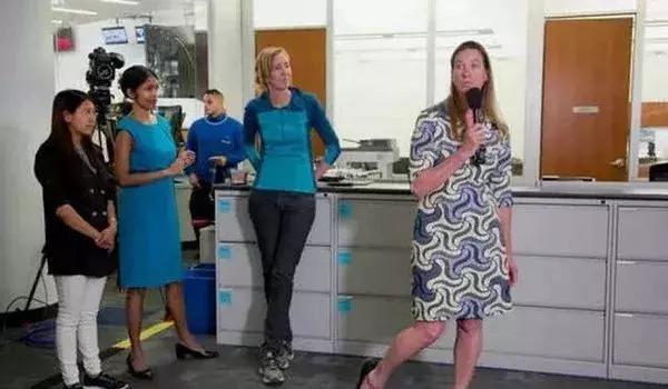 20岁嫩模被公开拍卖30万,暗网究竟有多脏?