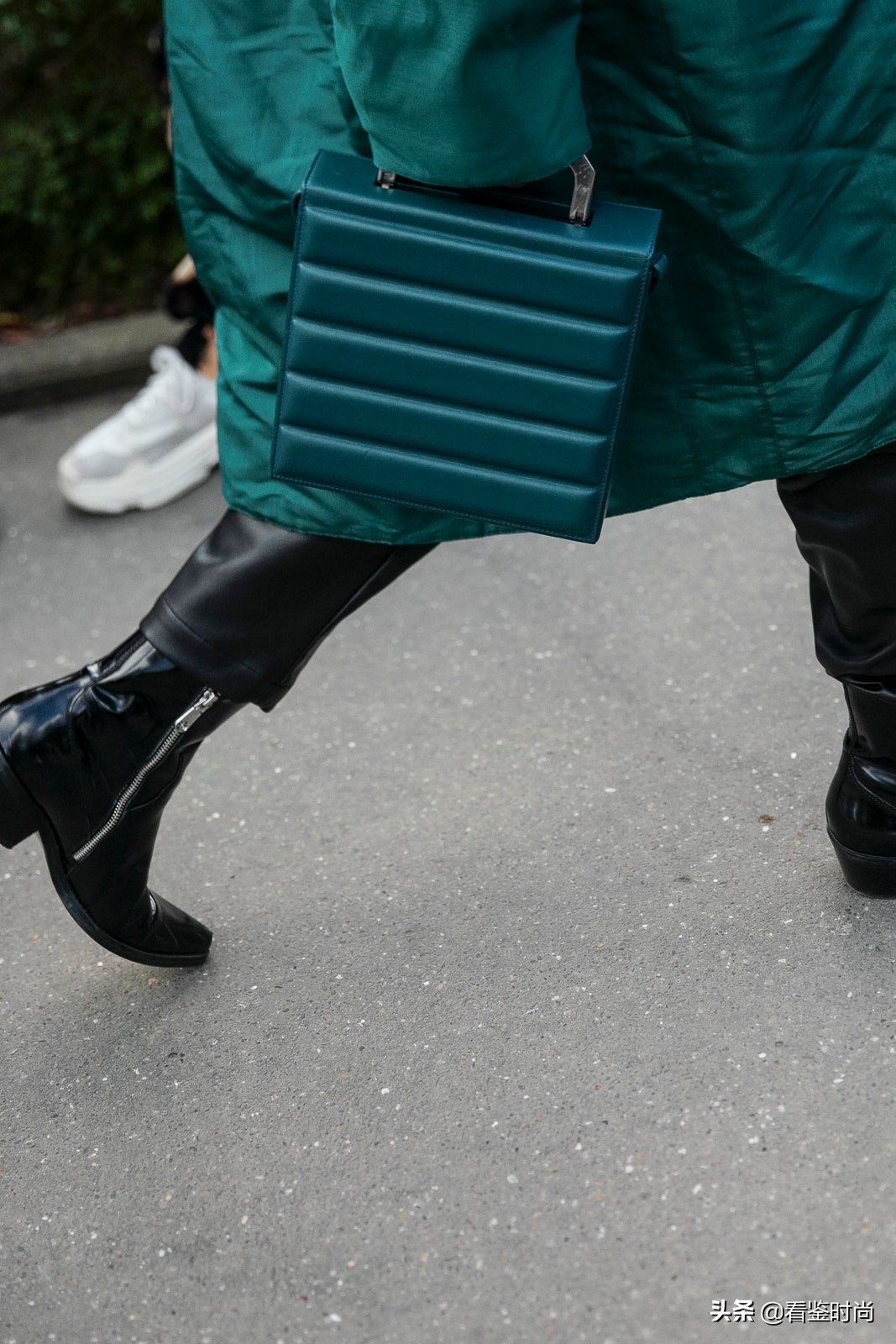 男人的包袋太单调？那一定是你有误会，它比你想象的要丰富