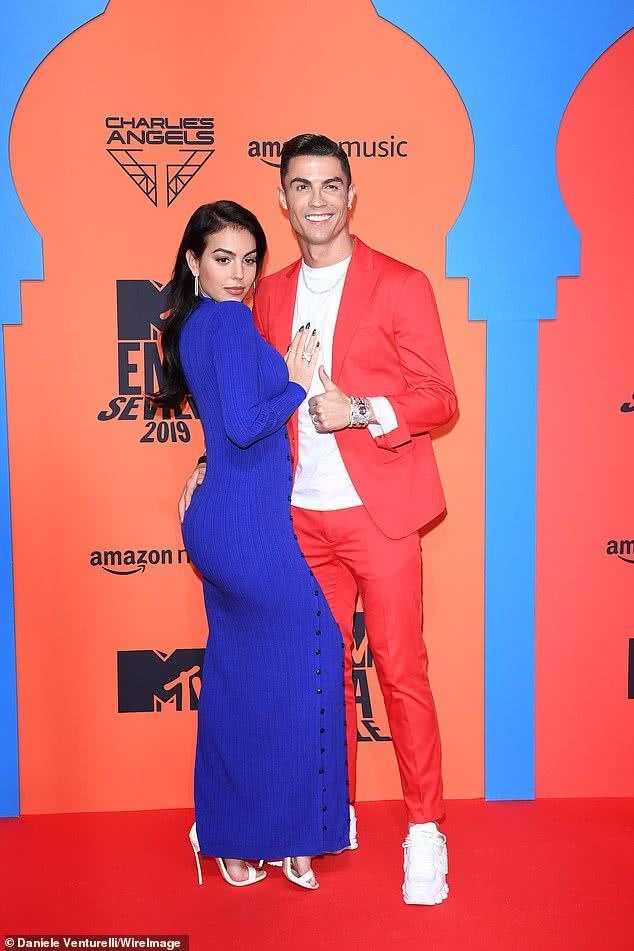 c罗与女友一起走红毯,c罗与所有的女朋友出席活动