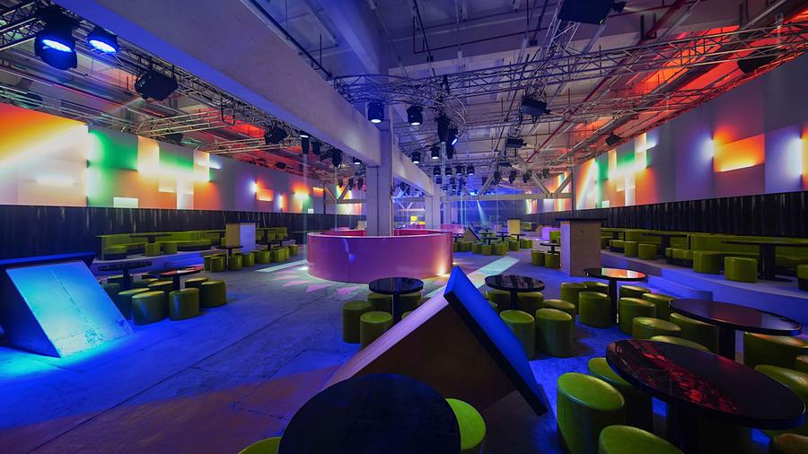 prada品牌墙,prada设计用色