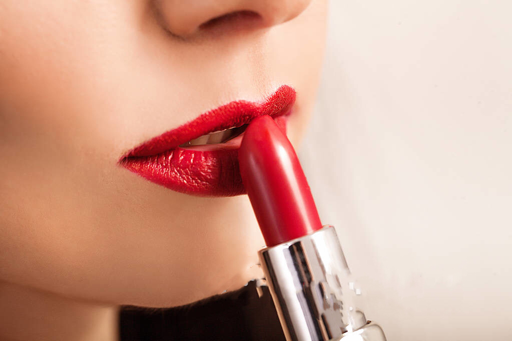 每天涂口红出门,每天涂口红十年后变化