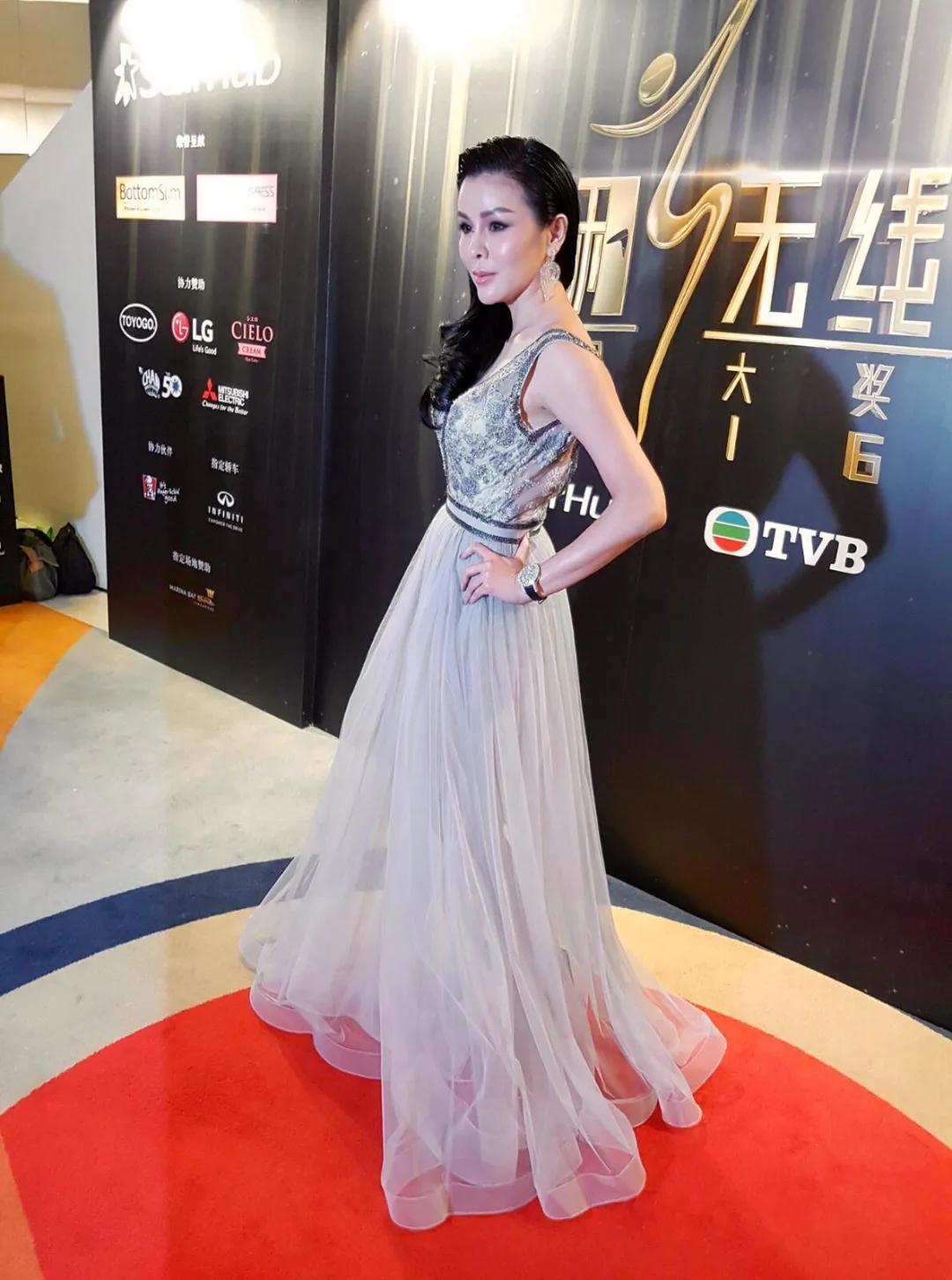 关之琳年轻爱珠宝,香港女星关之琳珠宝