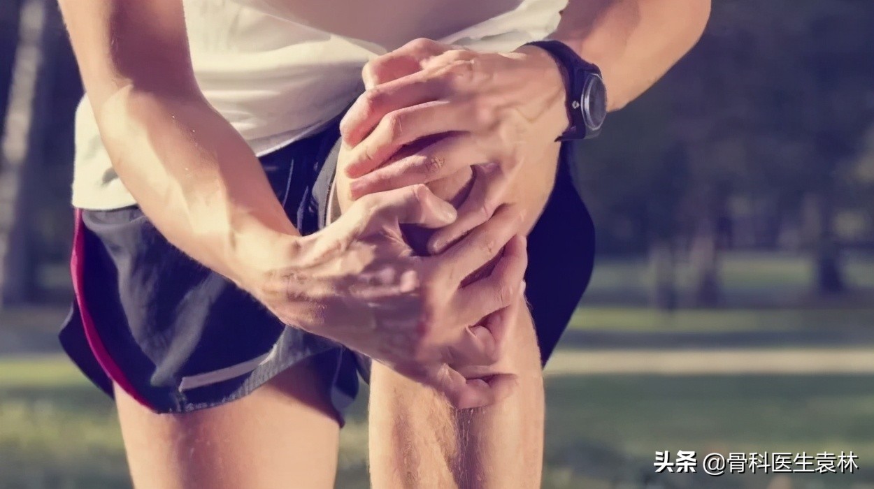 走路突然腿软膝盖一弯是怎么回事,走路膝盖突然猛的一软和有积液