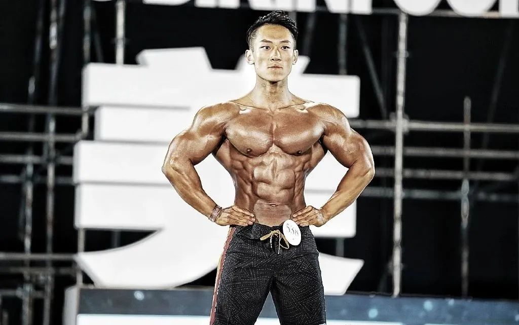 从白斩鸡到8块腹肌金刚身,从八块腹肌到一块肥肉