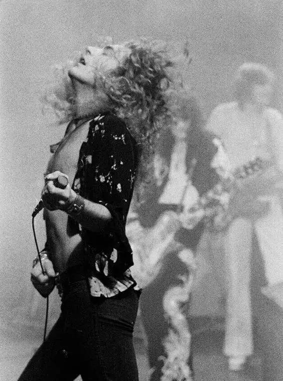 颜值不够衣品来凑高级感穿搭,颜值不够道具来凑墨镜style