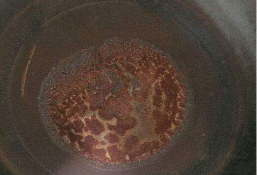 铁锅生锈炒菜有股铁锈味还能吃吗,去除铁锅生锈的正确方法