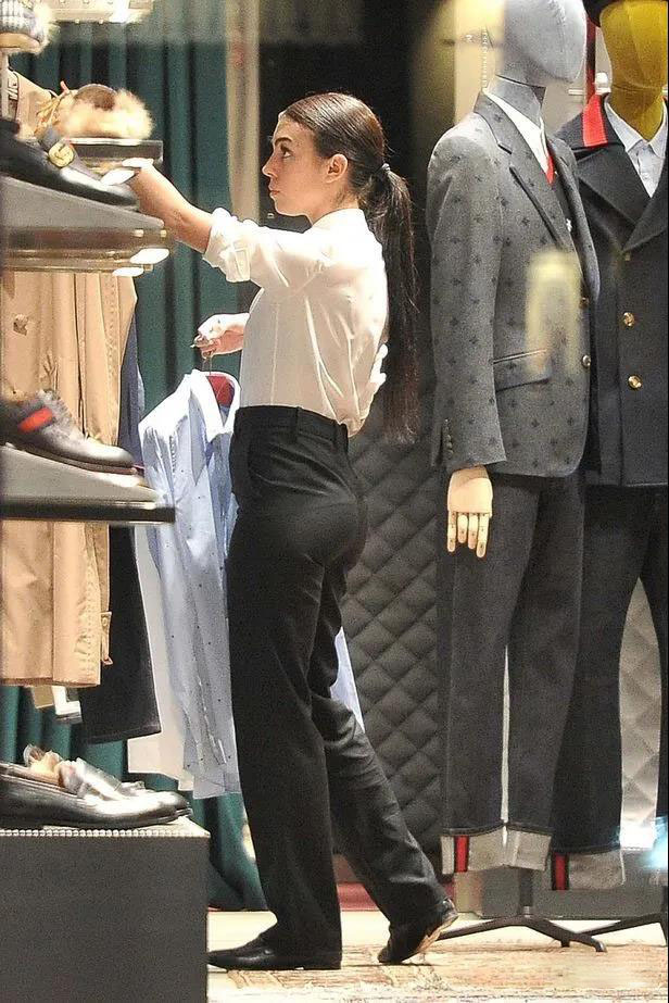 c罗女友秀身材,c罗前女友穿绿色泳衣