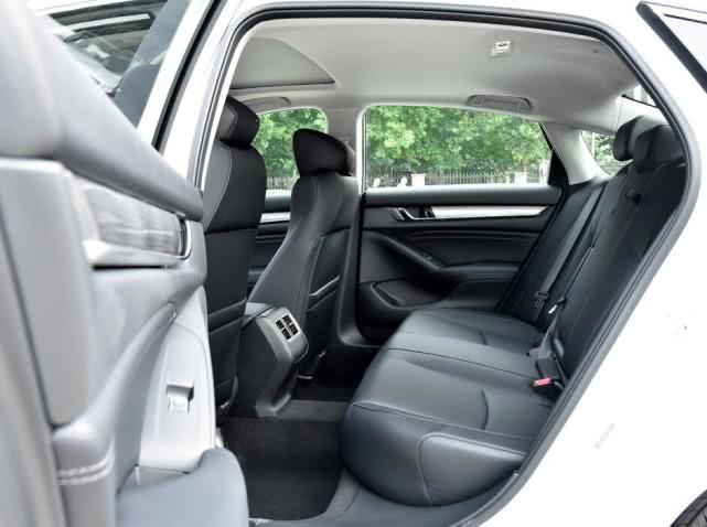 没买大众迈腾，全款裸车176800提本田雅阁，两万公里最低油耗5.9