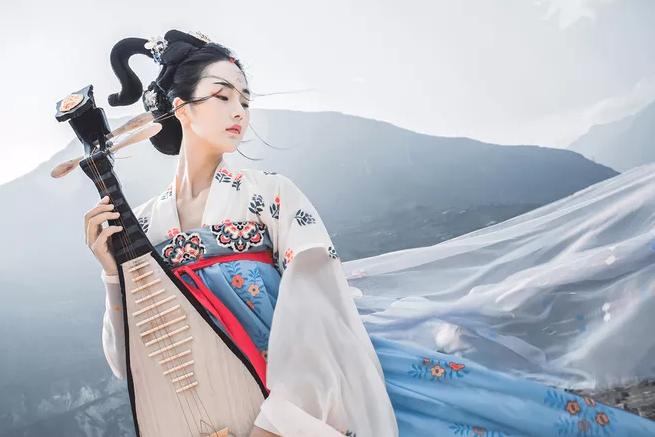 李白最具代表的浪漫诗,李白最浪漫的一首诗词