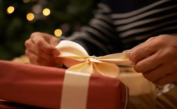 生日送礼物给女生,女生第一次约会送礼物