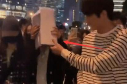 许凯新剧路透照曝光二人甜蜜,许凯新剧身份