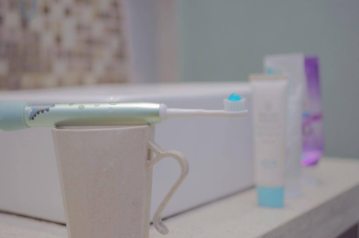 儿童护牙防蛀牙喷雾牙刷套装,儿童电动牙刷6-12岁换牙期推荐