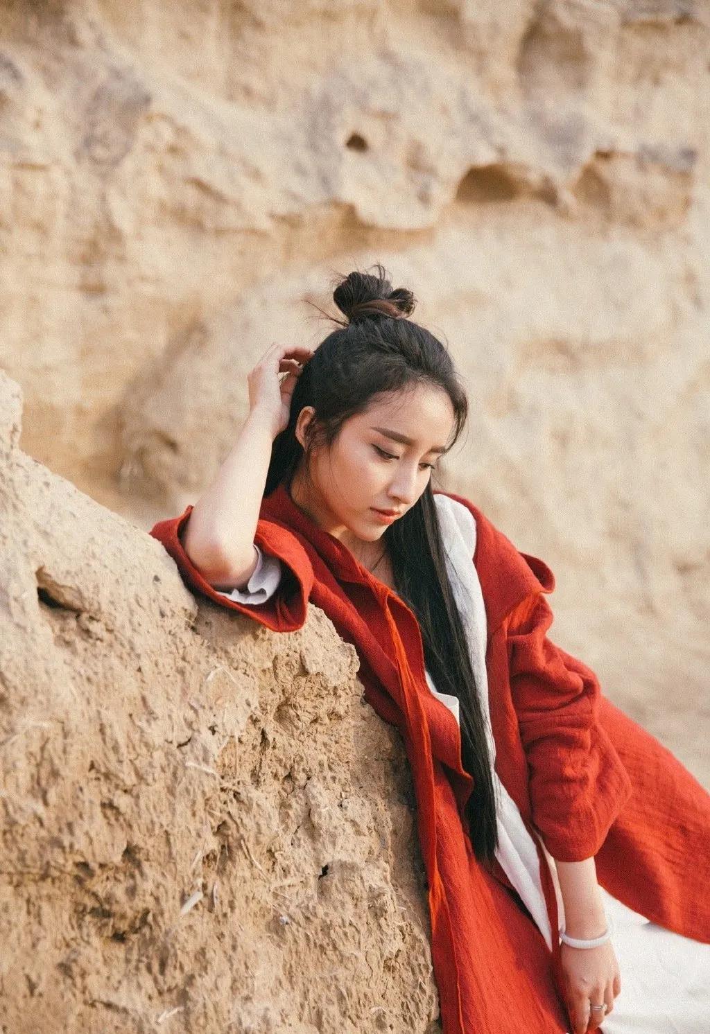 模特拍照姿势怎么调,模特拍视频如何保持松弛感