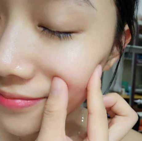 别人乳液一擦很水润，你用乳液却油腻，这3个错误太大意了